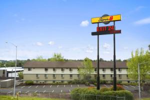 Отель «Super 8 by Wyndham Portland Airport», Портленд