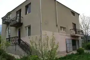 b&b Odzun, Одзун