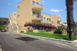 Elihotel, Сант-Алессио-Сикуло