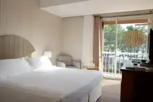 Отель «Grand hôTel De Cala Rossa & Spa Nucca», Порто-векшио