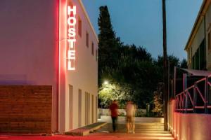 Local Hostel & Suites, Контокали
