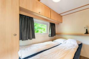 Snug Chalet in Epe With Garden, Эпе