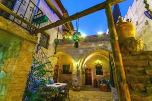 Adanos Konuk Evi, Аванос