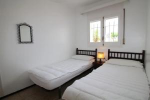 Villa in Empuriabrava With Private Pool Suitable for Families up to 6 People, Эмпуриабрава