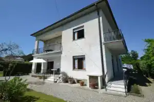 Cosy and Comfortable Apartment in Marina di Massa, Near the Beach, Чинкуале