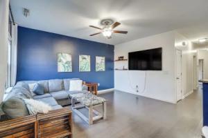 2 Mi to Downtown Durham: Family Home w/ Yard!, Дарем