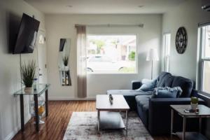 CHARMING 2-BEDROOM BUNGALOW HOME IN GLENDALE  (p4), Глендейл
