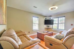 2 Mi to Dtwn Greensboro: Pet-friendly Retreat!, Гринсборо