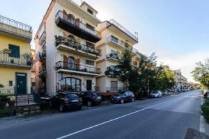 Apartment With One Bedroom In Giardini Naxos With Wonderful City View Balcony And Wifi, Джиардини-Наксос