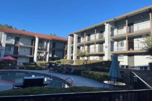 Guest Inn & Suites, Норкрос