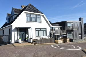 Elegant Apartment in Bergen aan Zee near Beach, Берген ан Зее