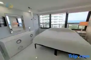 Modern 3 Bedroom with Ocean Views - 1104, Майами Бич