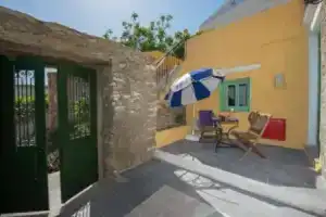 Kyklameno Apartment, Сими