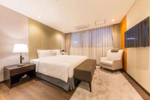 Отель «Howard Johnson by Wyndham Incheon Airport», Инчхон