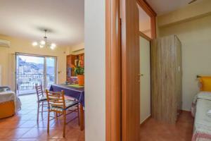 Amazing Apartment in Giardini Naxos With 2 Bedrooms and Wifi, Джиардини-Наксос