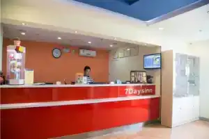 Отель «7Days Inn Xi'an Fengcheng Road Number Four Airport Shuttle Bus Station», Сиань