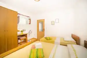 Apt Next to the Beach w Balcony and sea View, Krvavica