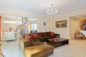 Enchanting Villa in Chalcis with Terrace, Халкида