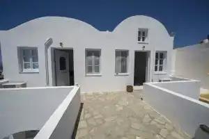 Ianthe  & Villa, Ия