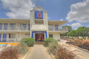 Motel «6 San Antonio, Tx Six Flags Fiesta Tx - La Cantera Area», Сан-Антонио