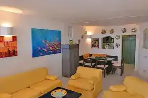 Cala Battistoni, Бая-Сардиния