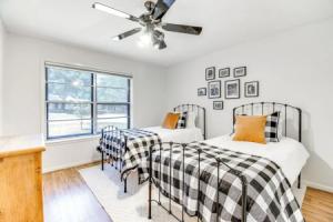 2 Mi to Kyle Field: Bryan Home w/ Fenced Yard, Колледж-Стейшен