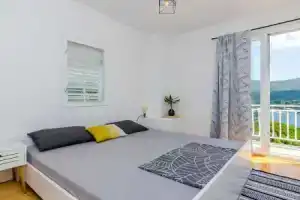 Apartment Konak - Two Bedroom Apartment With Balcony and Sea View, Molunat