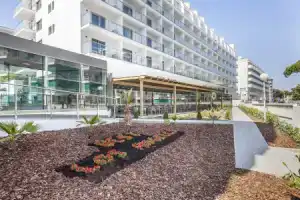 Hotel «Best Los Angeles», Салоу