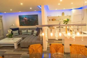 Luxury Apartment & Penthouse Villa, Кёльн