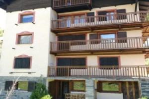 Appartamento con prato privato e BBQ, Конье