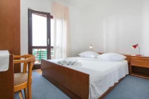 Apartments Nataša - 100m from sea, Драшнице