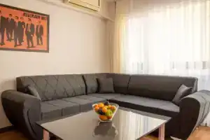Vibrant and Central Flat Near Kordon in Alsancak, Измир