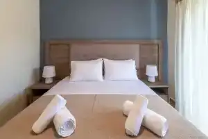 Nancy's Luxury Apartments, Лаганас
