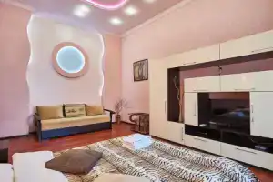 Апартаменты Home-Hotel, ул. Лысенко, 1, Киев