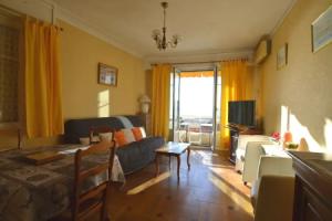 Period apartment 5 persons with Sea View and Parking in Port of Nice, Ницца