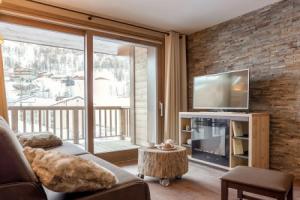 Attractive Apartment in a Chalet Directly on the ski Slope, Тинь