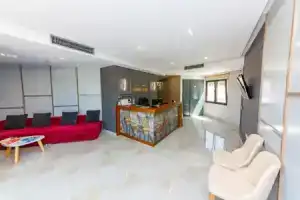 Delight Hotel, Ксамил