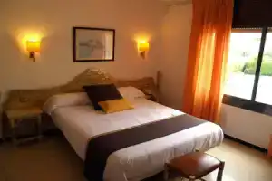 Hotel «Hostal del Sol», Сан-Фелиу-де-Гишольс