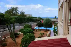 Sunset Apartments, Малия