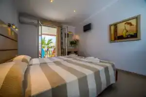 Natalie Hotel, Лаганас