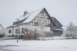 Am S Dhang Apartment 28 Cozy Holiday Home in Winterberg With Panoramic View, Винтерберг