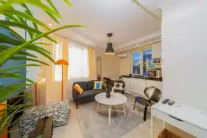 Vibrant and Central Apartment in Muratpasa, Анталья