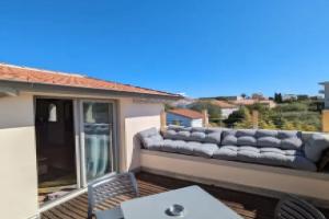 Top Floor Studio Le Nid d’Amour Mandara Beach, Антиб