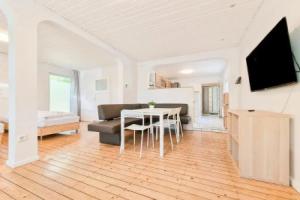 Tolstov Apartments - 3 Room Apartments with Garden - 20 min DUS Airport & MESSE DUS, Нойс