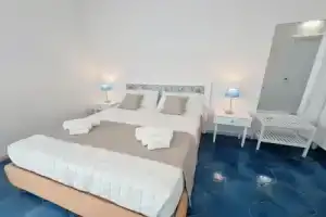 Kalinifta Rooms Apartment, Torre Lapillo