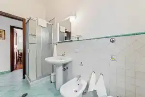 Vietri sul Mare Roomy Flat with Parking, Виетри-суль-Маре