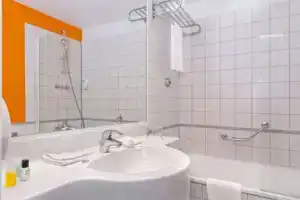 Отель «Wyndham Garden Duesseldorf City Centre Koenigsallee», Дюссельдорф