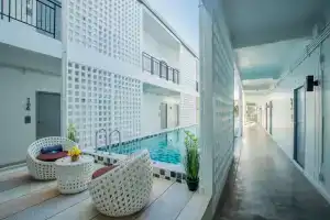 The Rubber Hotel Phuket, Таланг