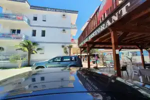Brian Hotel, Велипойе
