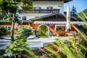 Hotel «Platz», Ортизеи